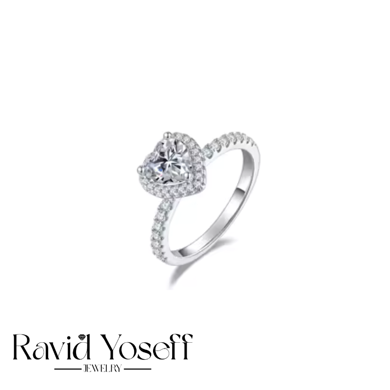 יוקרתית Moissanite טבעת לב