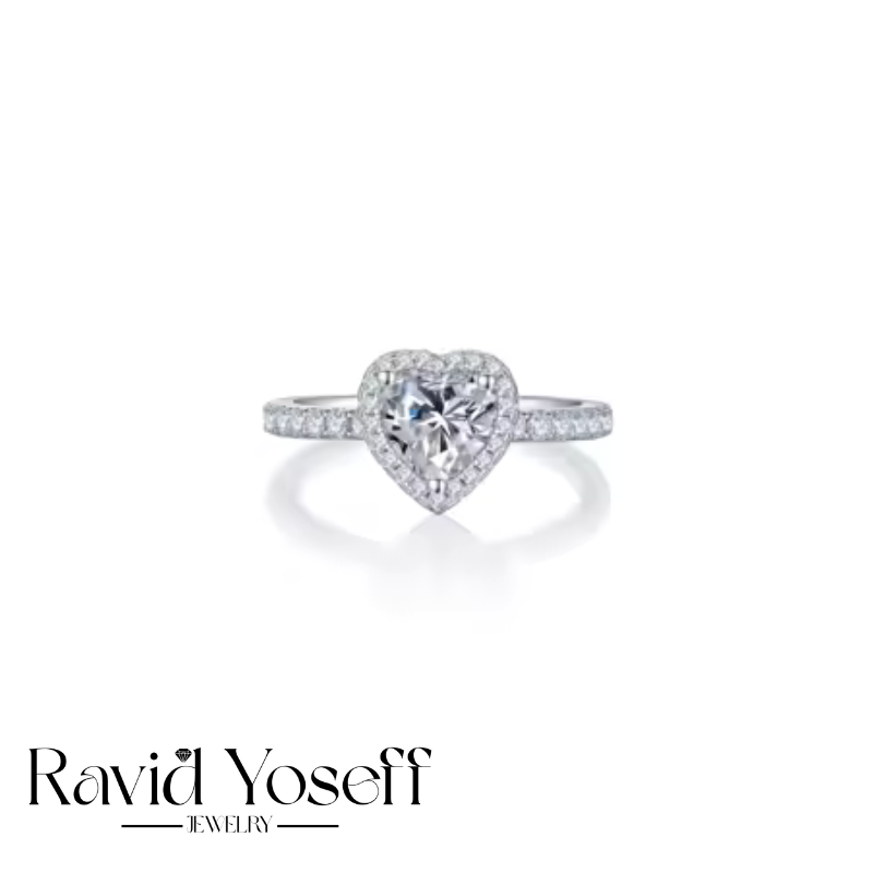 יוקרתית Moissanite טבעת לב